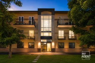 Leafy Family 2BR - Private Patio by South Melbourne Market - 6