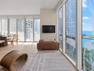 Water View Retreat I Free Parking, Pool, Spa, & Gym - 1