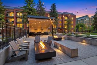 129 Park Station Escape! Cozy Condo with Pool & Hot Tub! Walking Distance to Main Street & Town Lift! condo - 6
