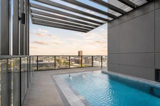 Stature 2BR Level 14 - Pool, Gym, Balcony & Views - 7