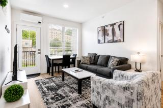 Newly Built Downtown Suite & Walk Everywhere, #204 - 0