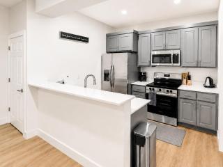 Newly Built Downtown Suite & Walk Everywhere, #204 - 1