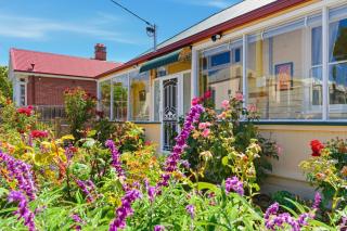 Rosehaven Retreat - Free Parking - Games Room - Walk to Restaurants - 5