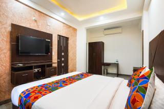 FabHotel Prime Golden Leaf - 0
