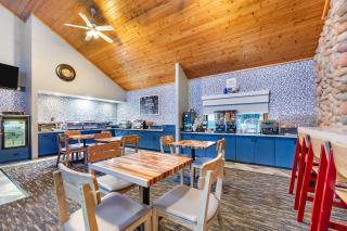 AmericInn by Wyndham Wisconsin Dells - 2