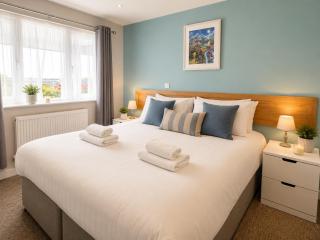 Westward Ho! Dog Friendly - 3 Bedrooms, Sea Views & Space to Relax - 2