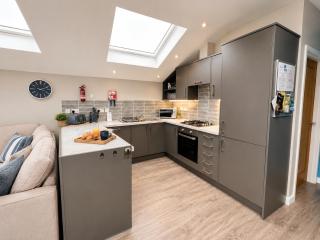 Westward Ho! Dog Friendly - 3 Bedrooms, Sea Views & Space to Relax - 5