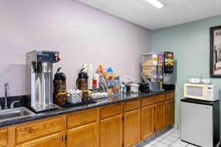 Super 8 by Wyndham Bourbonnais/Kankakee Area - 3