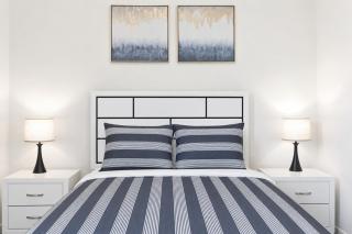 Elegant New-Build Suite - Walk to Everything, Suite 208 - 1