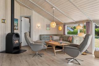 Lovely Family Home In Quiet Waterside Setting - 6