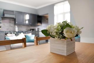 4BR Mitchell Street Apartment Sleeps 6 by Stay With Us - 2