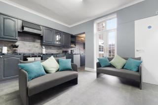 4BR Mitchell Street Apartment Sleeps 6 by Stay With Us - 9