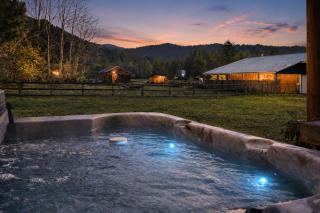 Farmhouse in Plain by NW Comfy Cabins - 0
