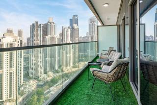 3 King Beds - 7mins to Dubai Mall - High Floor Sun Set and Sea View - 5
