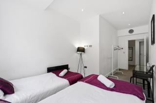 Modern house in Birmingham - 4