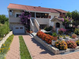 Apartman "Flower Garden" - 8