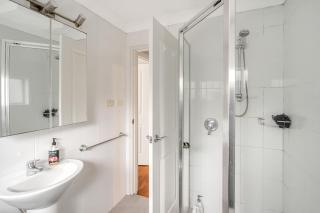 Bright 1 Bedroom Apartment in Lane Cove - 7
