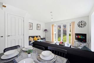 Modern house in City Centre with private parking and gated property - 9