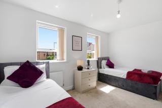 Modern house in City Centre with private parking and gated property - 7