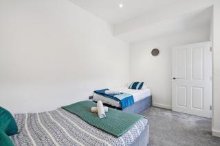 Modern home in Birmingham - 5