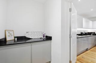 Modern home in Birmingham - 6