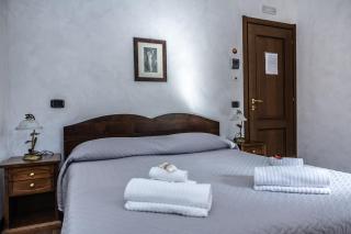 River Hotel - 8