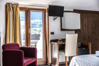 River Hotel - 7