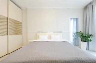 13-109 Kvartet 2-bedroom, Vasyl Lypkivskyi 16g, Kyiv, railway station, metro nearby, panoramic city view, 15 kW backup power, Petrovdom Apartment - 1