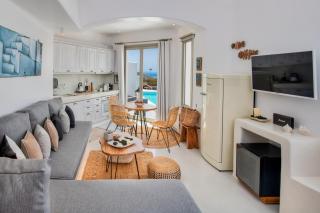 Villa - Sleeps 3 - Private pool-Parking - 2