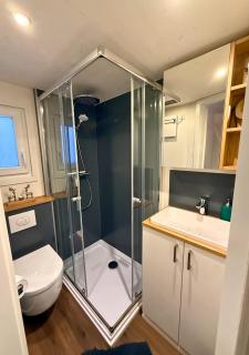 KlitzeKlein Tinyhouse mit Fass Sauna - 3