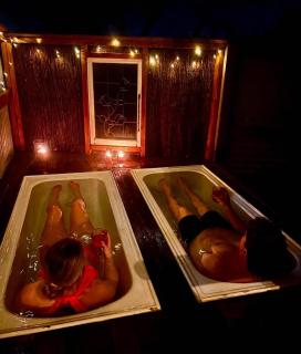Wattle Creek Cottage - Country Cottage Retreat with Hot Tubs and Fire Pit - 9