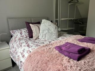Captivating 1-Bed Apartment in Hednesford - 5
