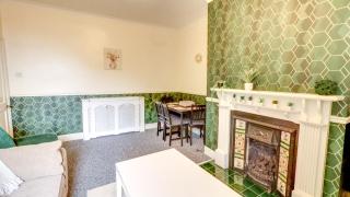 Beautiful 3 bedroom Flat - 2