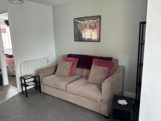 Captivating 1-Bed Apartment in Hednesford - 3