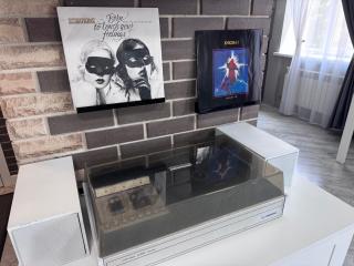 Ексклюзивні тематичні апартаменти " VINYL HOUSE" на центральному проспекті, програвач вінілу з платівками, великий Smart TV,преміум-підписки YouTube та онлайн-кінотеатрів , кавомашина, відкритий балкон, ЗВІТНІ ДОКУМЕНТИ - 7