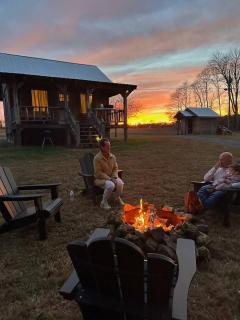 Romantic Creekside Cabin, Fire Pit & Stargazing Cabin 4 - 9