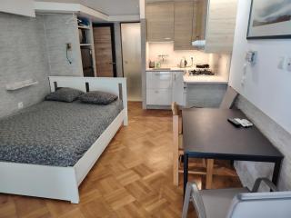 Apartment - Sleeps 8 - Balcony - Parking - 3