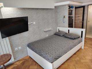 Apartment - Sleeps 8 - Balcony - Parking - 0