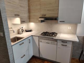 Apartment - Sleeps 8 - Balcony - Parking - 6