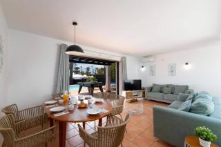 Villa Papagayo by Villa Plus - 3