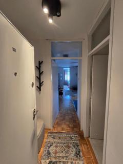 Bloom Stay - Stylish Apartment with Free Parking - 2