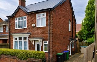 West Midlands-Contractor-Long stay-parking-4 beds - 1