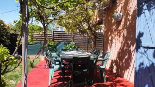 Les Glycines -AC-piscine-terrasse-BBQ-parking. - 5