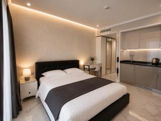 Grand Royal Black Sea Batumi Luxury Sea View Apartments - 3