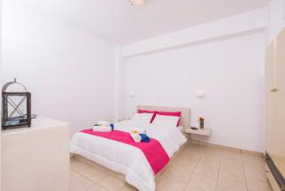 1- bed apt near black beach-Sleeps 4-Parking - 8