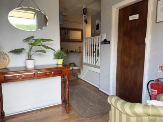 Charde Guest House - 8