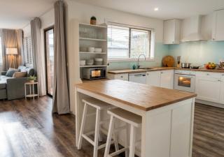 100m to Beach&Shop Spacious Pristine One Story Family Home - 0