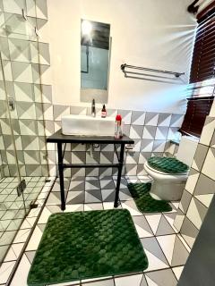 Modern suite at Maboneng with Wi-Fi & SmartTV - 1