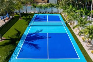 NEW Sunshine Getaway Heated Pool Hot Tub Games Villa - 8