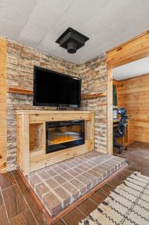Lakeview Cottage, Walk to Beach, Fire Pit - 1